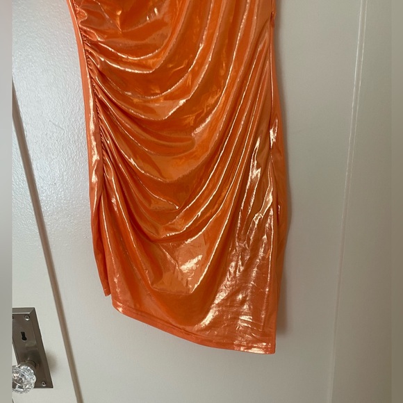 Missy Empire Metallic Orange Bodycon Mini Dress - Picture 3 of 4
